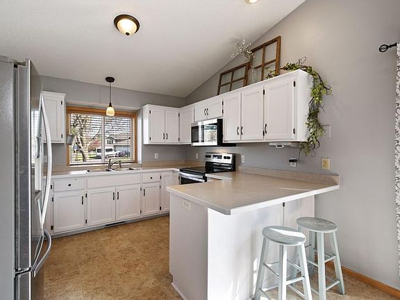 3rd image of 510 Tower Pond Ct
