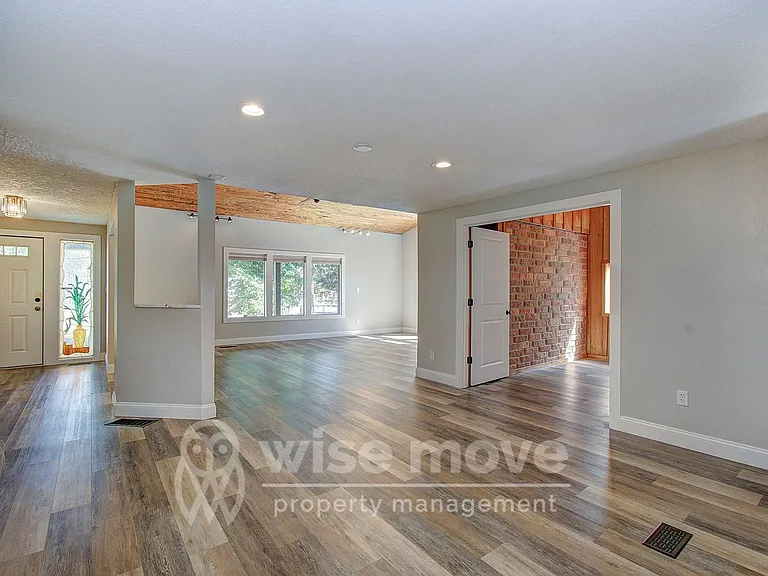 4001 NW 127th St — Photo 6