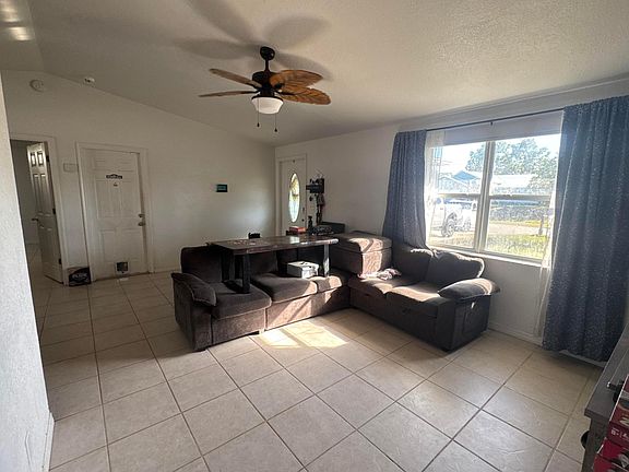 5th image of 607 SE Dean Terrace