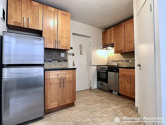 2nd image of 401 E 68th St #5C3