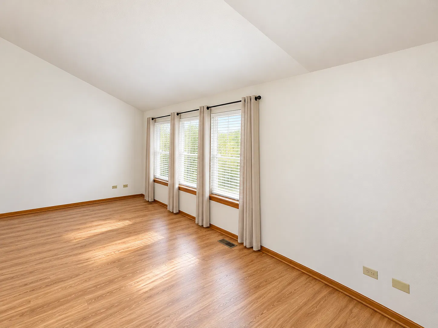 3 bed, 2.5 bath, 1614 sqft, $2,900 — Photo 4