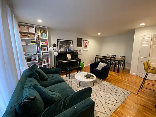 Rented by Realty Collective | media 7