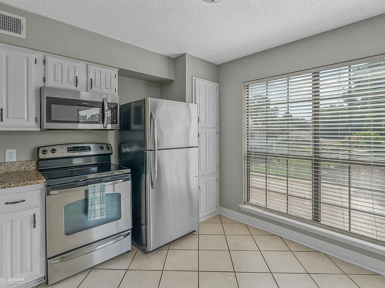 3100 Fairfield Ave #7C — Photo 10