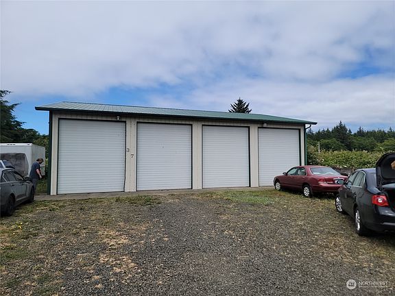 2nd image of 37 Whalers Street
