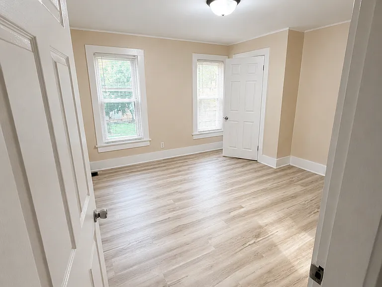 2416 S Wayne Ave — Photo 2