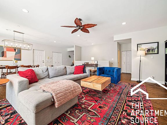 3rd image of 1700 N Artesian Ave #1W