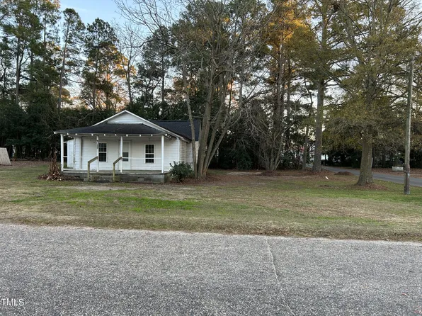 109 W North St, Roseboro, NC 28382