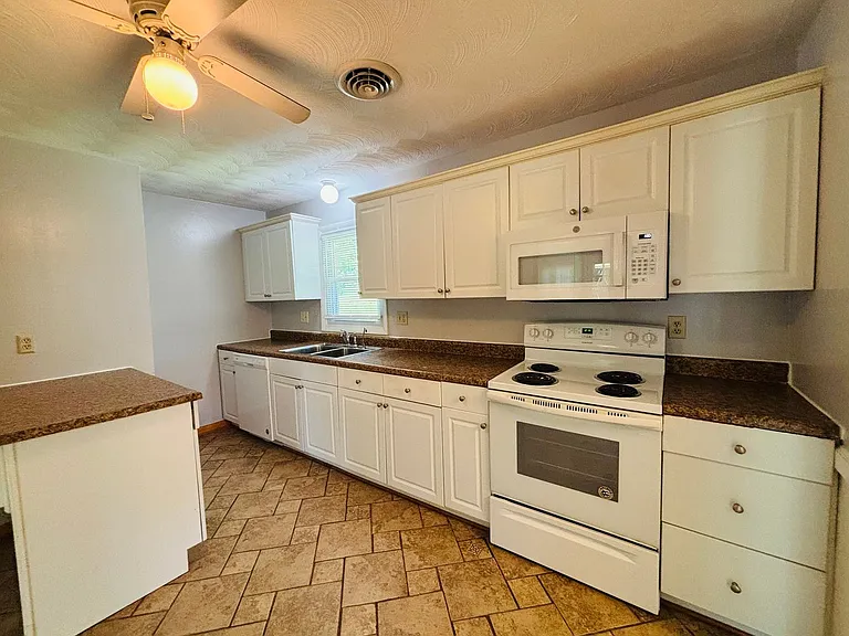 1105 Robin Rd — Photo 20