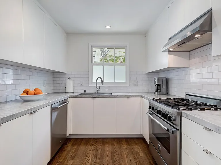 1448 N Beverly Dr — Photo 14