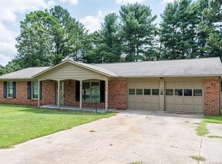 410 Chestnut Ln, Statesville, NC 28625