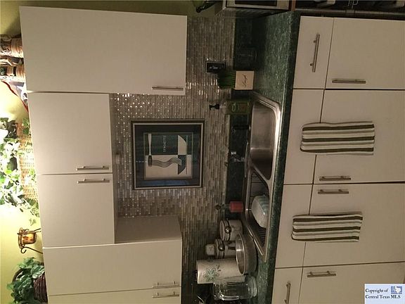 5th image of 818 Sprucewood Ln