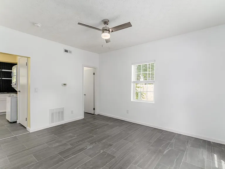1426 E Rich St — Photo 15