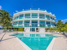 2000 Bay Dr