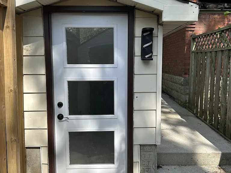 27 Belgrave Ave #LOWER — Photo 2