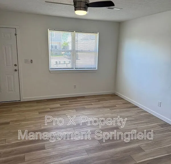 615 E Bain St — Photo 5