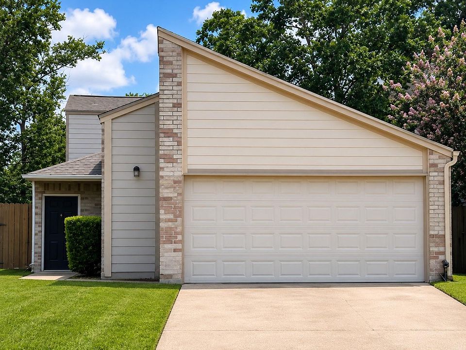 1st image of 11923 Lakewood West Dr