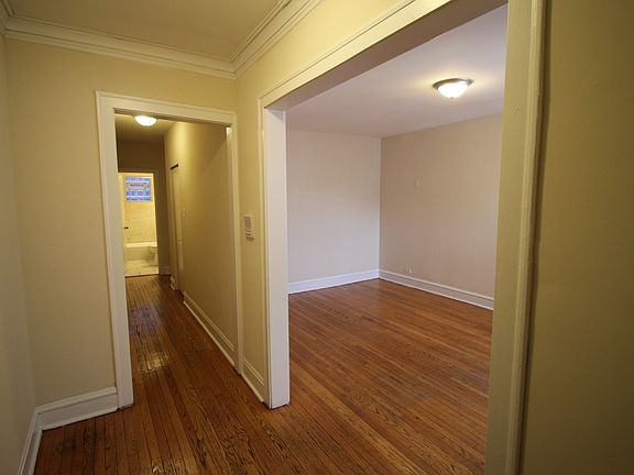 3rd image of 2318 W Granville Ave #1