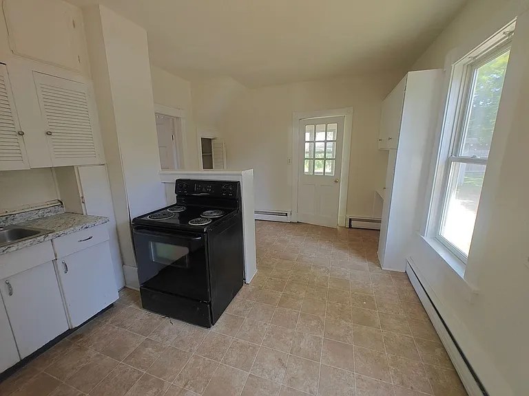 1020 Salisbury Dr — Photo 11