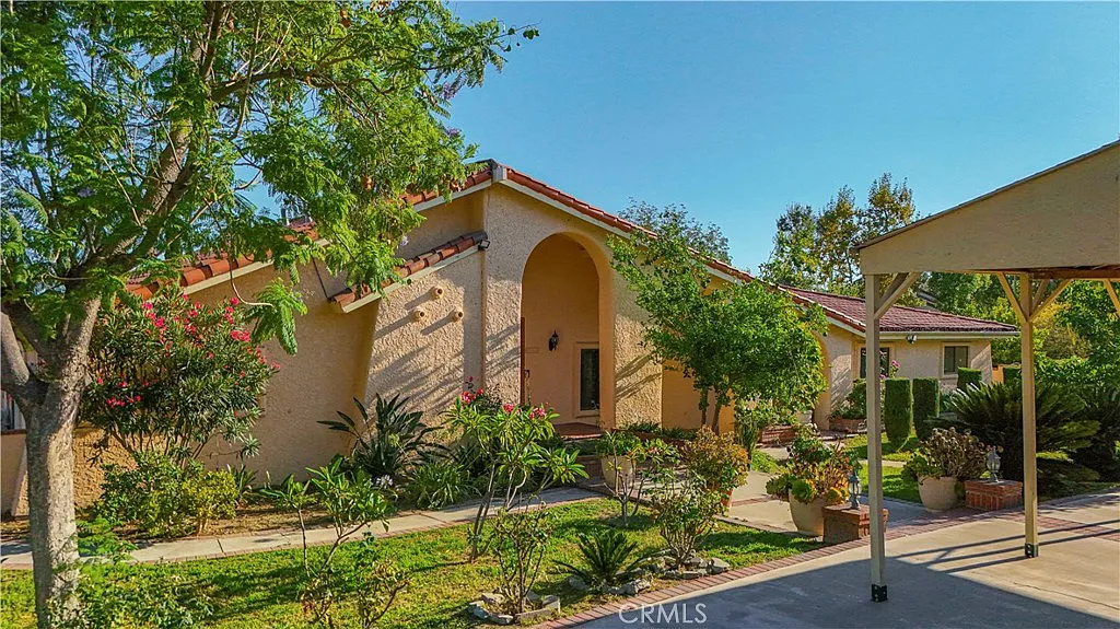 5 bed, 3100 sqft, $4,850 — Photo 3