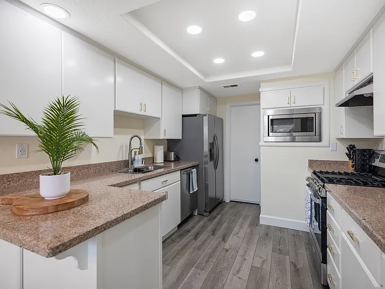 23351 Highcrest Rd — Photo 11