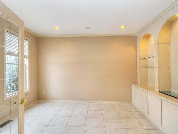 5th image of 30842 Kilgour Dr
