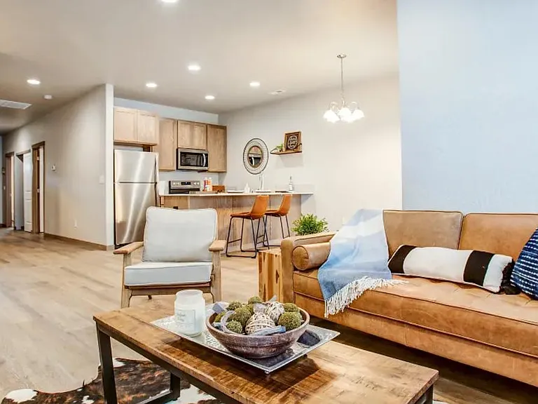 1437 Sq Ft Livingroom