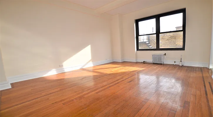 Rented by Manhattan Realty Group | media 1