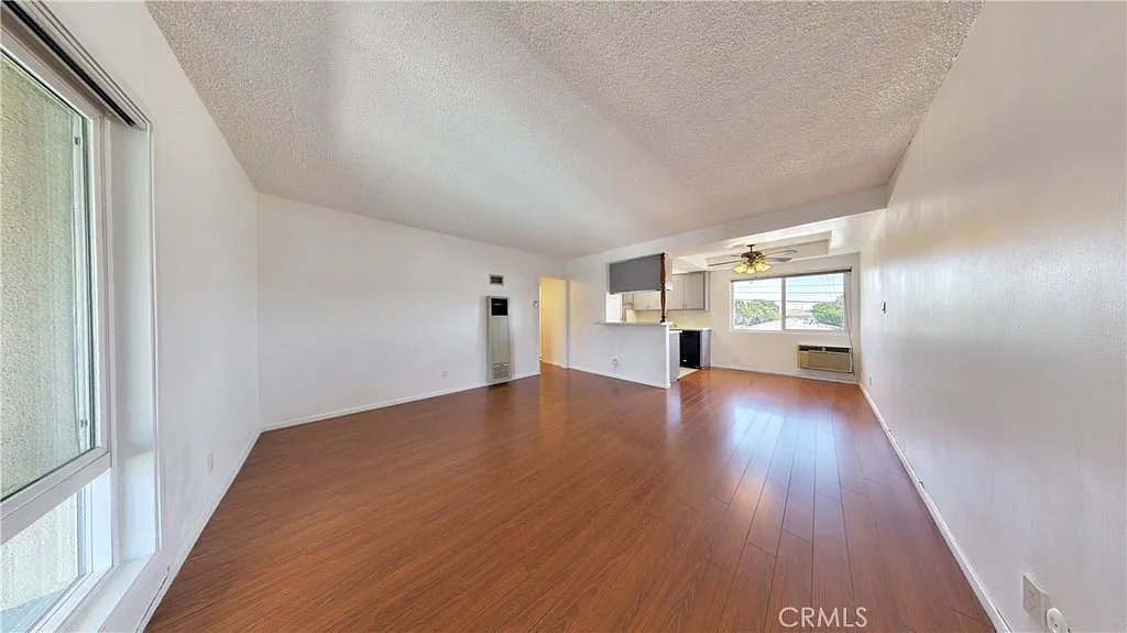 2 bed, 1.5 bath, 909 sqft, $2,450 — Photo 3