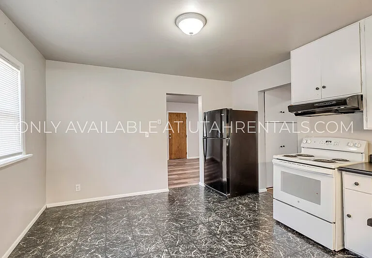 142 N 900 W — Photo 10