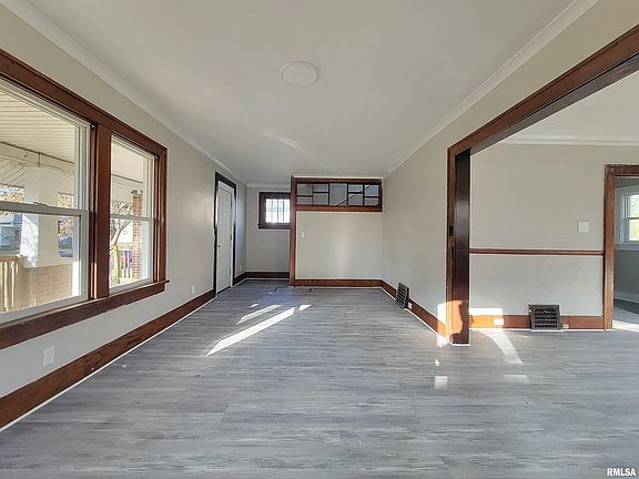 3rd image of 2142 N Delaware St