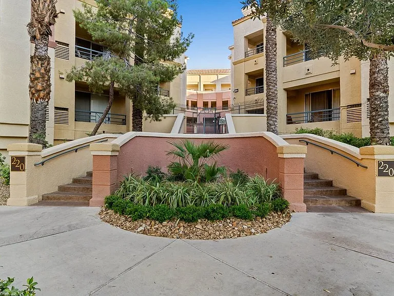 E Flamingo Rd — Photo 1