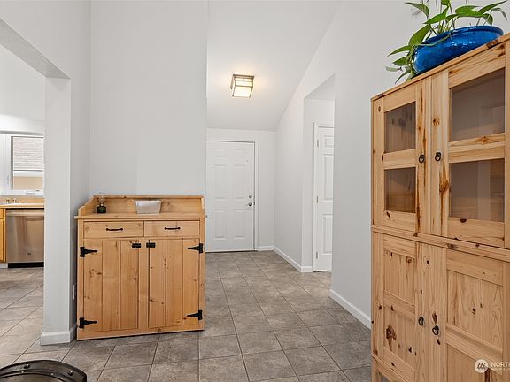 5th image of 214 Rainier Vista Drive