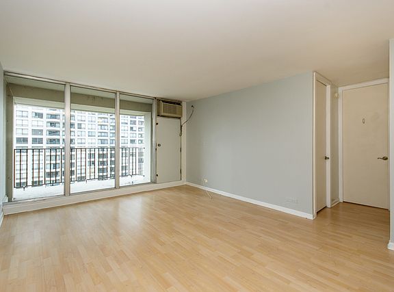 5th image of 1960 N Lincoln Park West Ave #801
