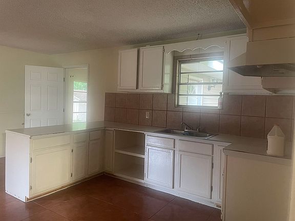 3rd image of 404 Margaret Ave