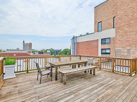 3rd image of 1728 N Damen Ave #Pu33