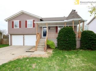 2011 NE Dill Dr, Lees Summit, MO 64086