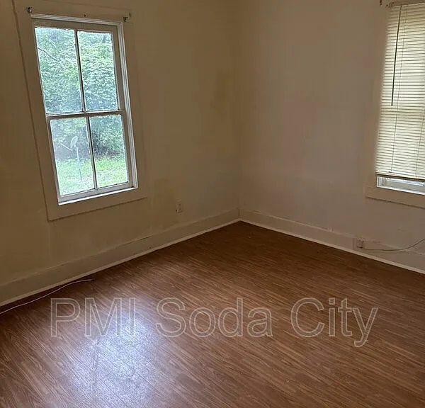 211 E Brooks St #F — Photo 16
