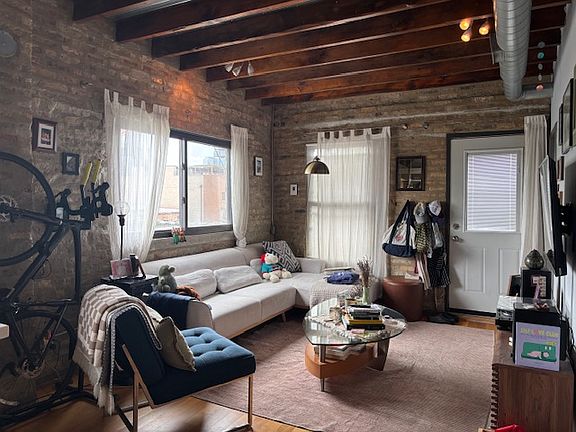 2nd image of 1151 W Erie St APT 4R
