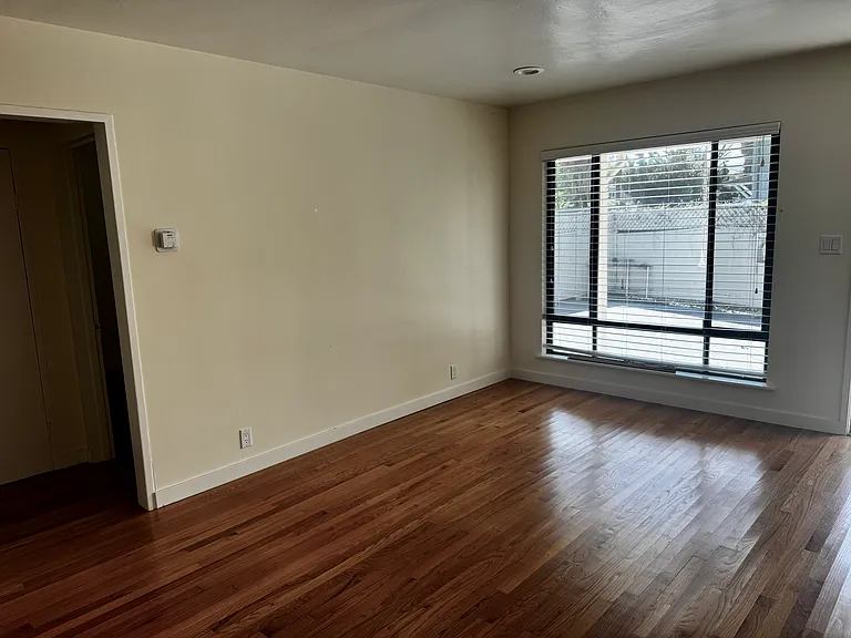 368 Redwood Ave #368 — Photo 2