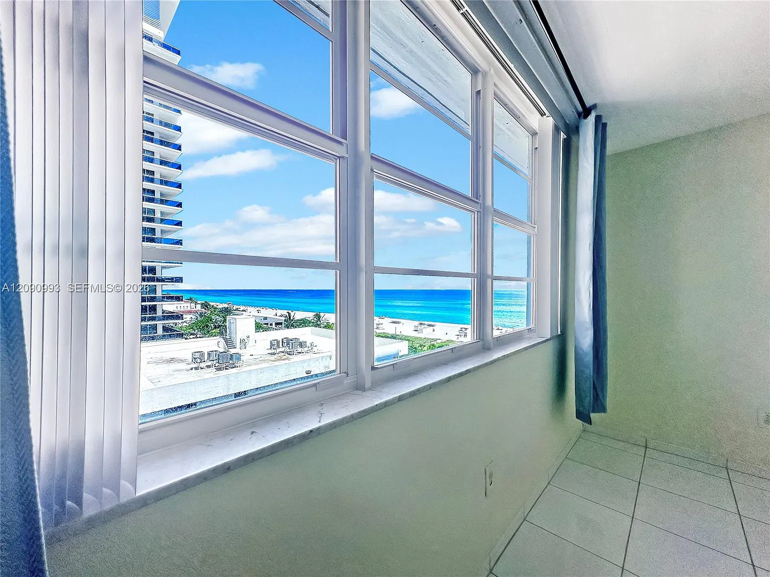 Corinthian Condo — Photo 4