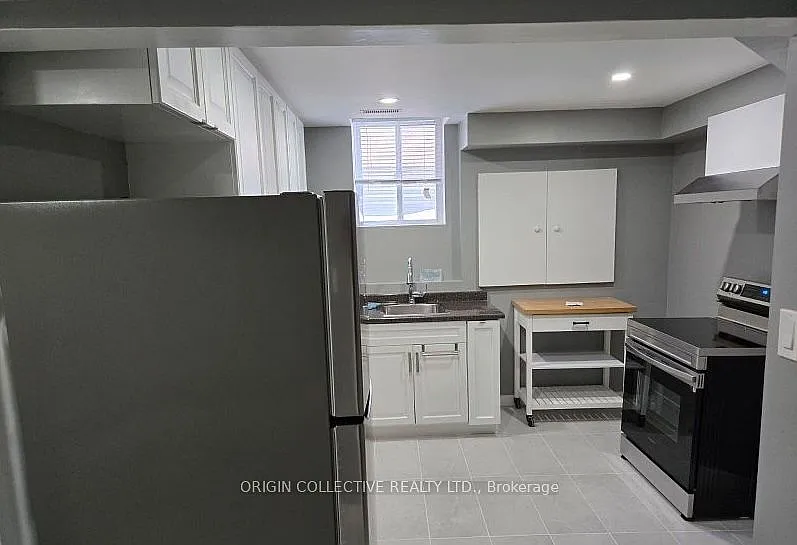 Building Photo - 5 Hearthstone Cres
