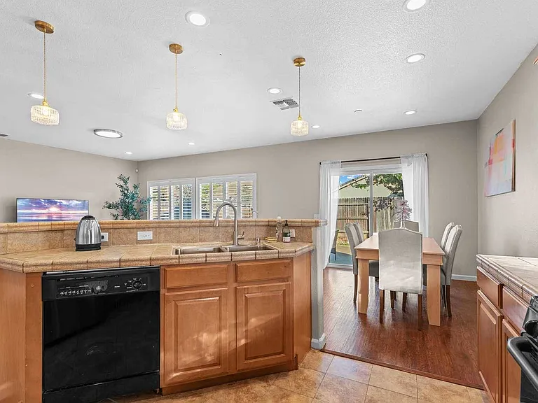 9986 Aspen Meadows Ct — Photo 10