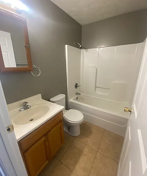 401 401/405/409 E Mill St #2 — Photo 9