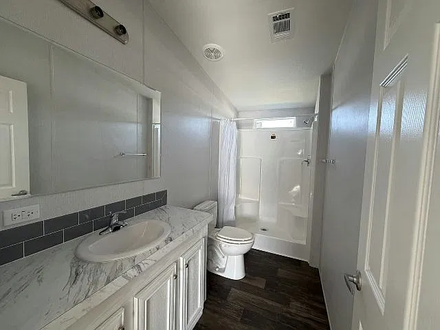 3 bed, 960 sqft, $2,100 — Photo 4