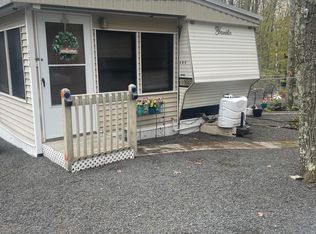 130 Fox Ln, Shohola, PA 18458