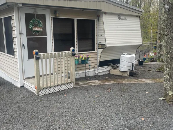 130 Fox Ln, Shohola, PA 18458