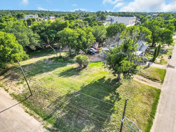 1818 E Tucker St, Fort Worth, TX 76104