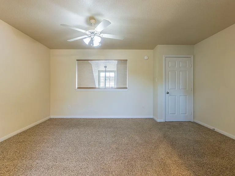 109 Meadow Park Cir — Photo 7