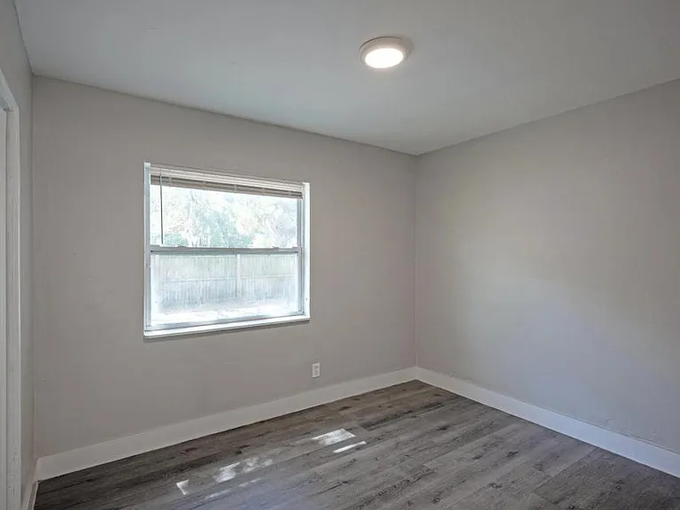 1652 N Myrtle Ave — Photo 11