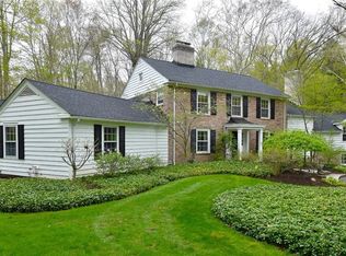 650 Racebrook Rd, Gates Mills, OH 44040